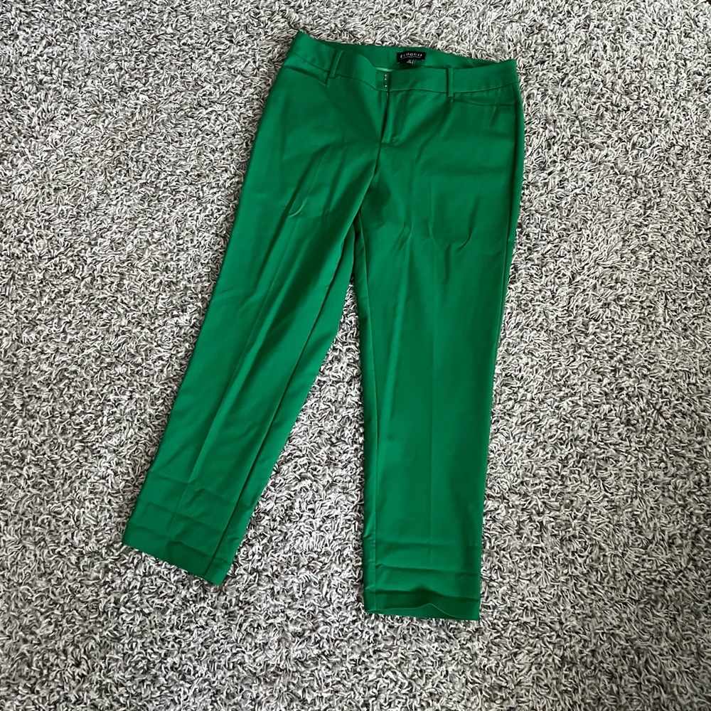 ELOQUII 14L, great Kelly green color that is not too bright